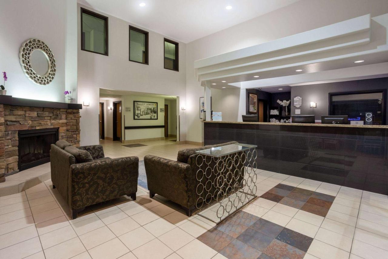 Super 8 By Wyndham Québec Buitenkant foto