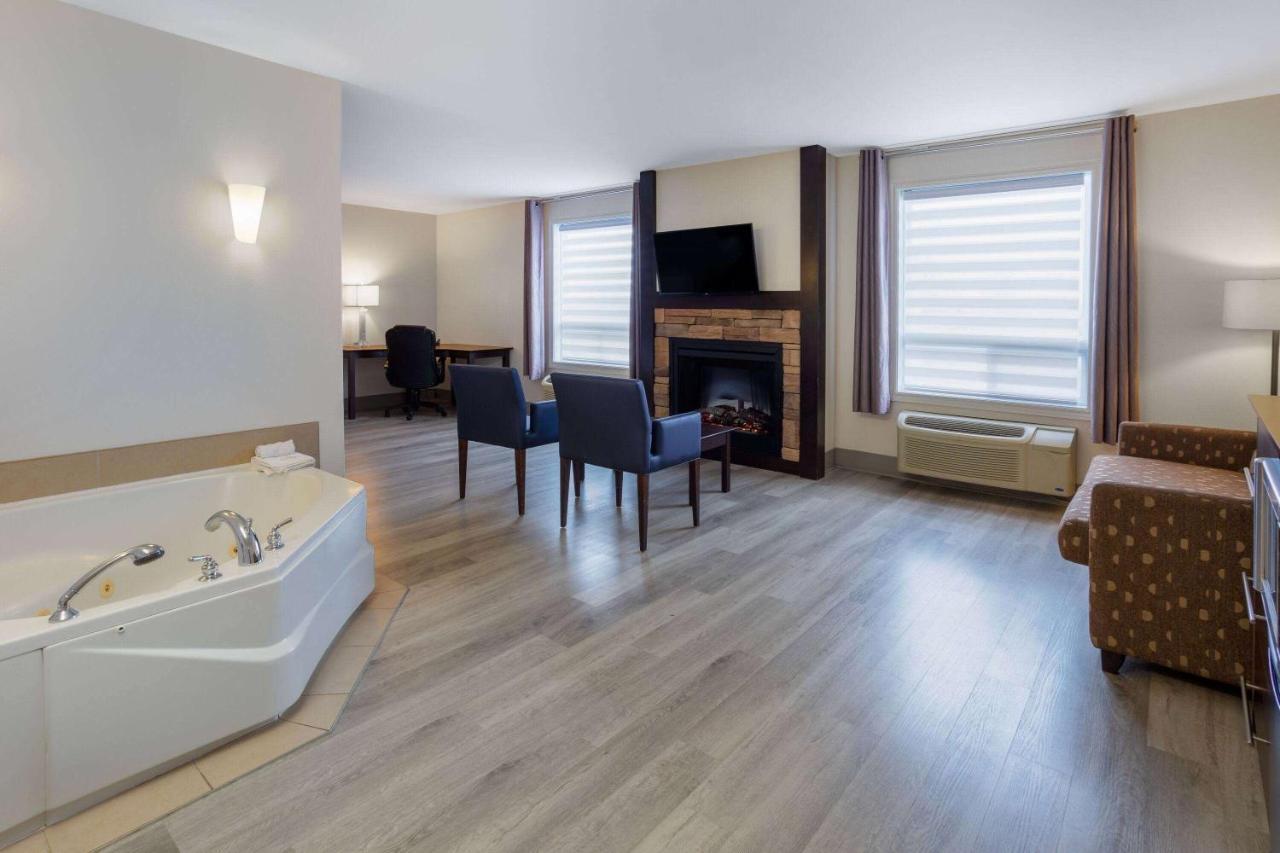 Super 8 By Wyndham Québec Buitenkant foto