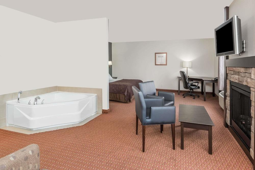 Super 8 By Wyndham Québec Buitenkant foto