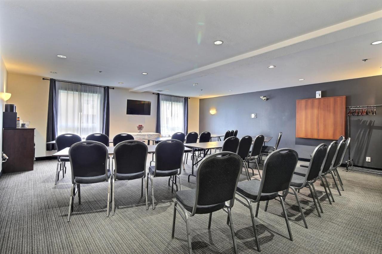 Super 8 By Wyndham Québec Buitenkant foto