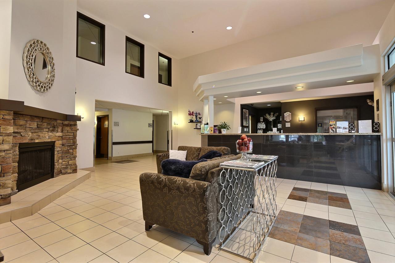 Super 8 By Wyndham Québec Buitenkant foto