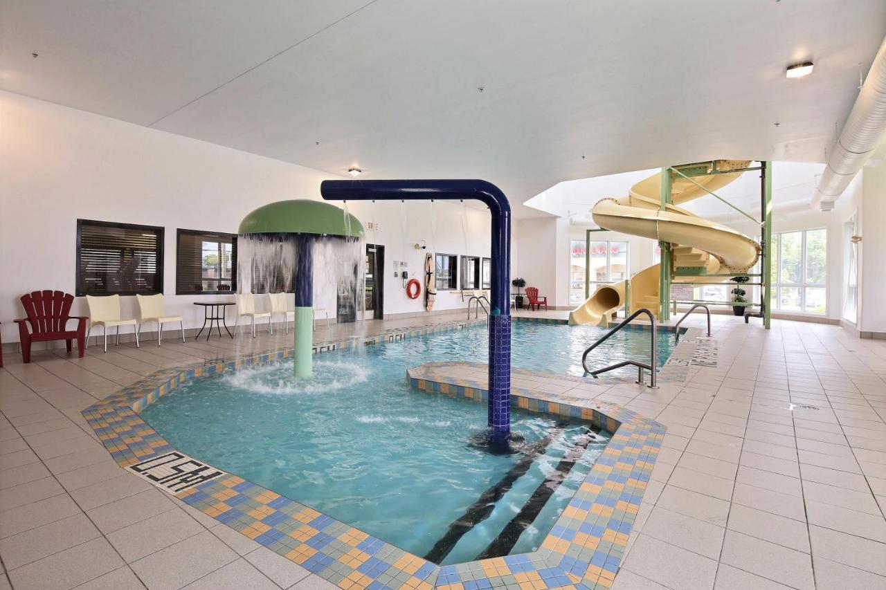 Super 8 By Wyndham Québec Buitenkant foto